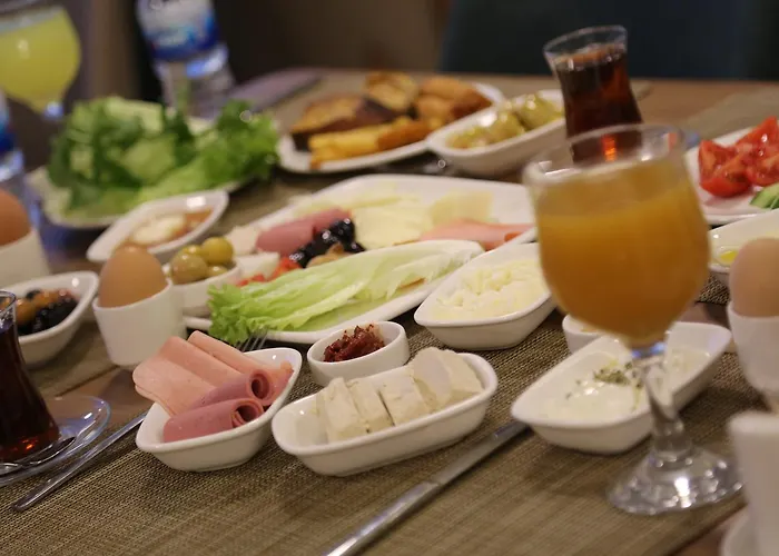 Hotel City Inegoel 酒店 3*