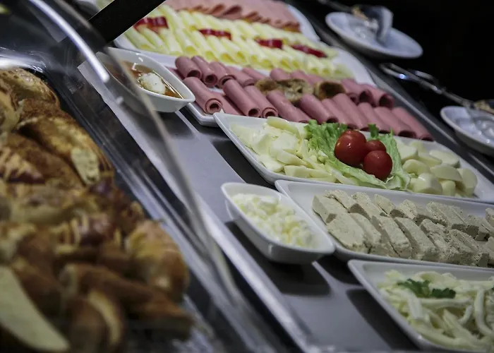 Hotel City Inegoel 酒店